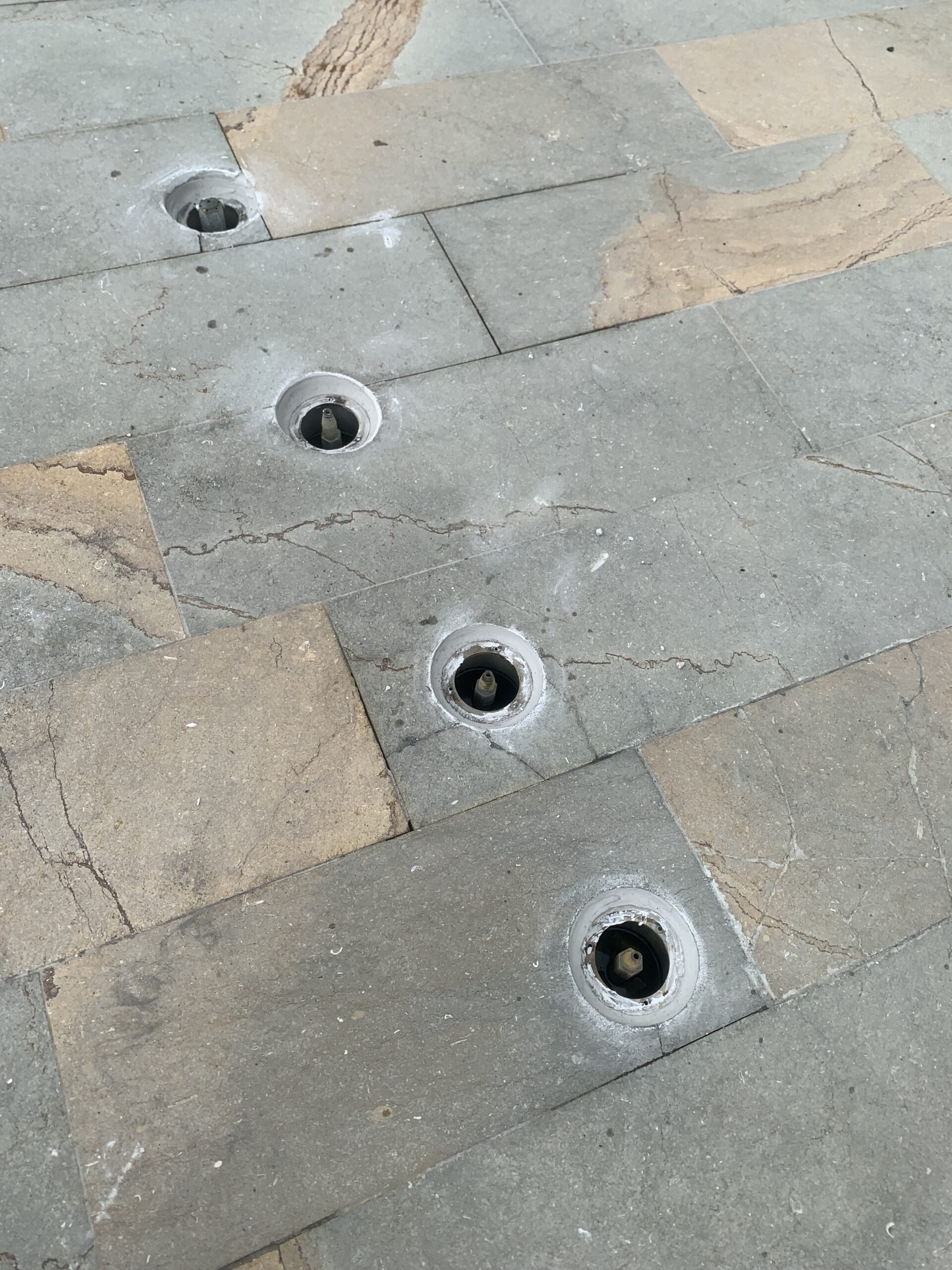 Boquilla de piso desmontada para revisión