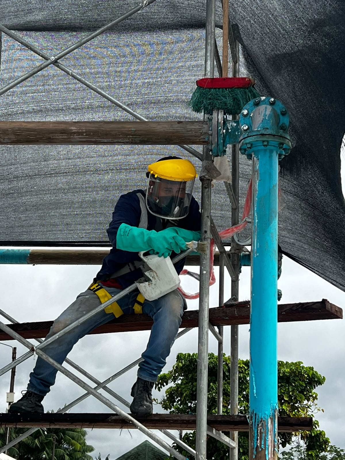Soldadura de la estructura metálica del juego